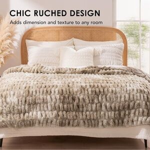 EVERGRACE Faux Rabbit Fur Throw Blanket 60x80 Beige Plush Reversible Velvet